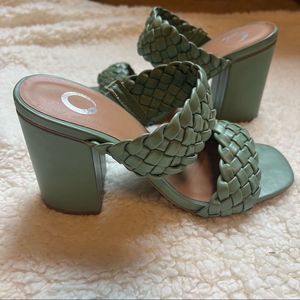 Journee Collection Melissa Sandal Brand New Size 7 4”block heel Green